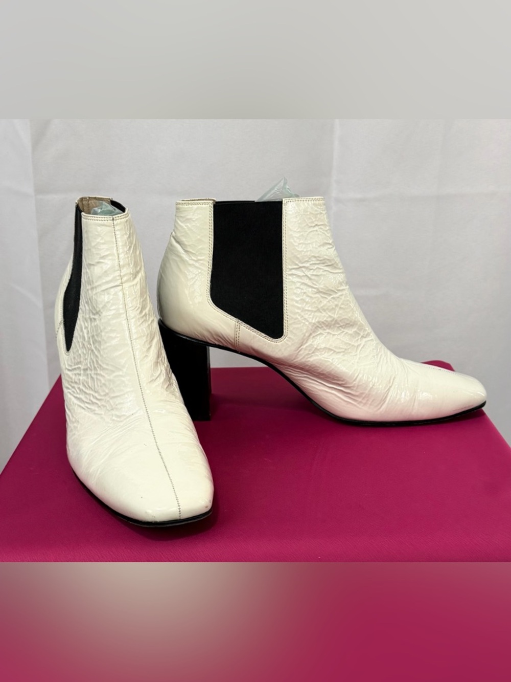 rag & bone Off White Patent Chelsea Crinkle Slip On Booties w/ Black Elastic. 39 - Picture 4 of 8